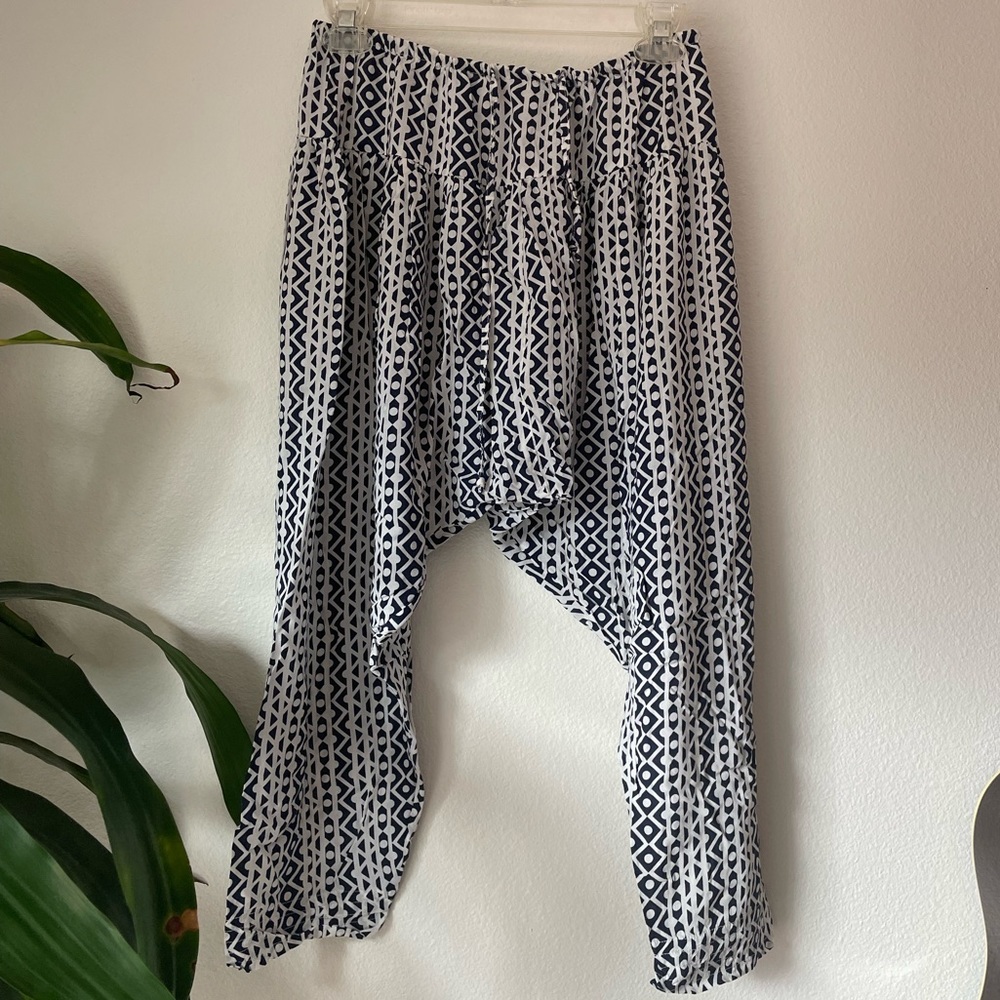 Women’s drop crotch capris size XS
